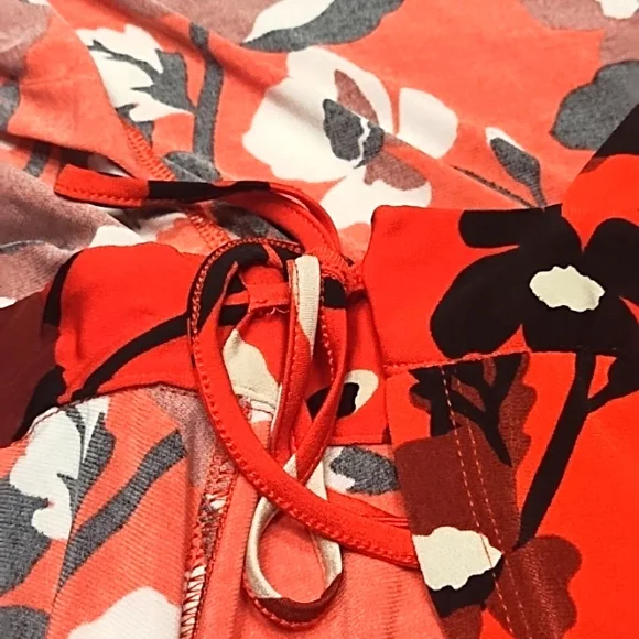 BCBG MAXAZRIA Large Wrap Dress - Picture 4 of 6